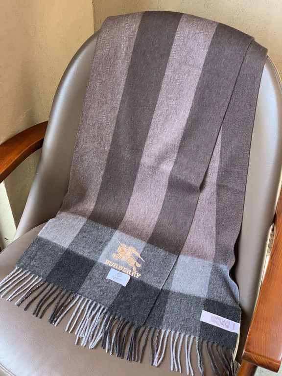 Burberry latest men's two-color pure cashmere scarf   our men's scarf and buy and cherish ~~~ men's models are really few and far between, only a few models a year, are export orders so it is more difficult to meet. Men'