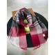 Barberry plaid burst models   never out of fashion 100% top-quality cashmere material   very warm   soft and skin-friendly, do not tie the neck   the classic Barberry plaid design   men and women unisex couples models   