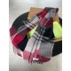 Barberry plaid burst models   never out of fashion 100% top-quality cashmere material   very warm   soft and skin-friendly, do not tie the neck   the classic Barberry plaid design   men and women unisex couples models   