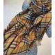 Heavyweight recommended   [top foreign single]   fire N years of the classic grid, when the trend of people have several Burberry scarves in the closet, a small scarf its role can not be underestimated, it is absolutely 