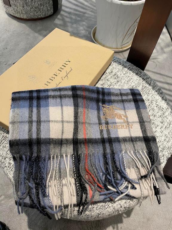 [Burberry medium check] sold a hundred years of style   not to repeat how much it is loved by people all over the world   almost all the sellers of scarves are doing this style of course, the quality is uneven    our fam