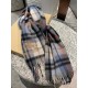 [Burberry medium check] sold a hundred years of style   not to repeat how much it is loved by people all over the world   almost all the sellers of scarves are doing this style of course, the quality is uneven    our fam