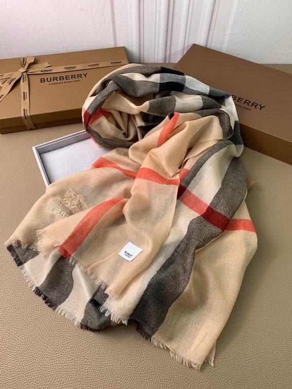 Burberry.[Aqua cashmere four side whiskers 300 count ultra-thin cashmere large plaid] royal big B counter goods! Super beautiful and super thin four side whiskers boutique! Come to take you to see the counter when the ex