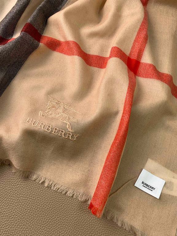 Burberry.[Aqua cashmere four side whiskers 300 count ultra-thin cashmere large plaid] royal big B counter goods! Super beautiful and super thin four side whiskers boutique! Come to take you to see the counter when the ex