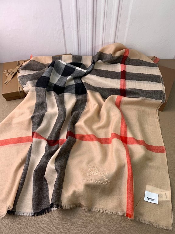 Burberry.[Aqua cashmere four side whiskers 300 count ultra-thin cashmere large plaid] royal big B counter goods! Super beautiful and super thin four side whiskers boutique! Come to take you to see the counter when the ex