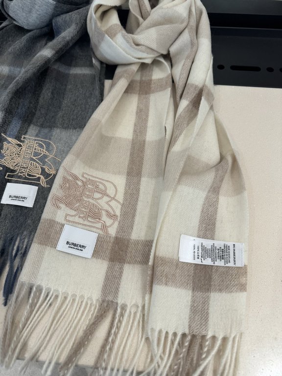 Barberry [Men's and Women's Scarves] Rage to keep for yourself, a rare high-end men's model! Family benefits! Burberry very positive men's scarf ~ fabric big love, very soft and delicate comfortable, light water ripple! 