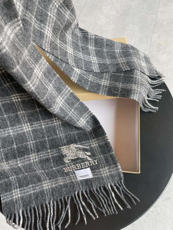 Price  Barberry's latest plaid men's and women's welfare models   The classic plaid mixed velvet scarf of the hallowed royalty Barbara's War Horse  Exclusive channel goods bulingbuling series! Hand one! Give a good gift 