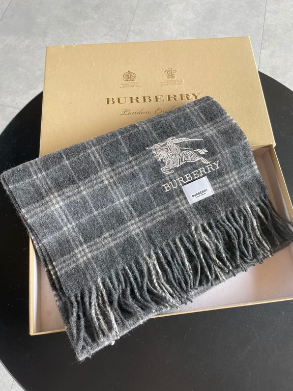 Price  Barberry's latest plaid men's and women's welfare models   The classic plaid mixed velvet scarf of the hallowed royalty Barbara's War Horse  Exclusive channel goods bulingbuling series! Hand one! Give a good gift 