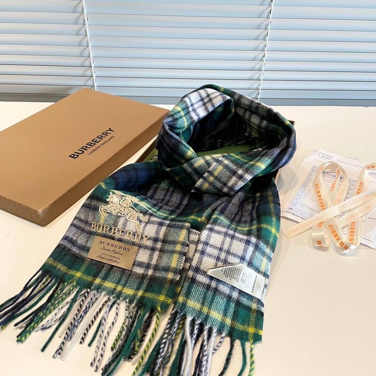 Men's and women's models are beautiful! Burberry Burberry British counter pure tail single! 2022 fall and winter order square cashmere temperament beauty essential models! In fact, the scarf has long ceased to be just a 