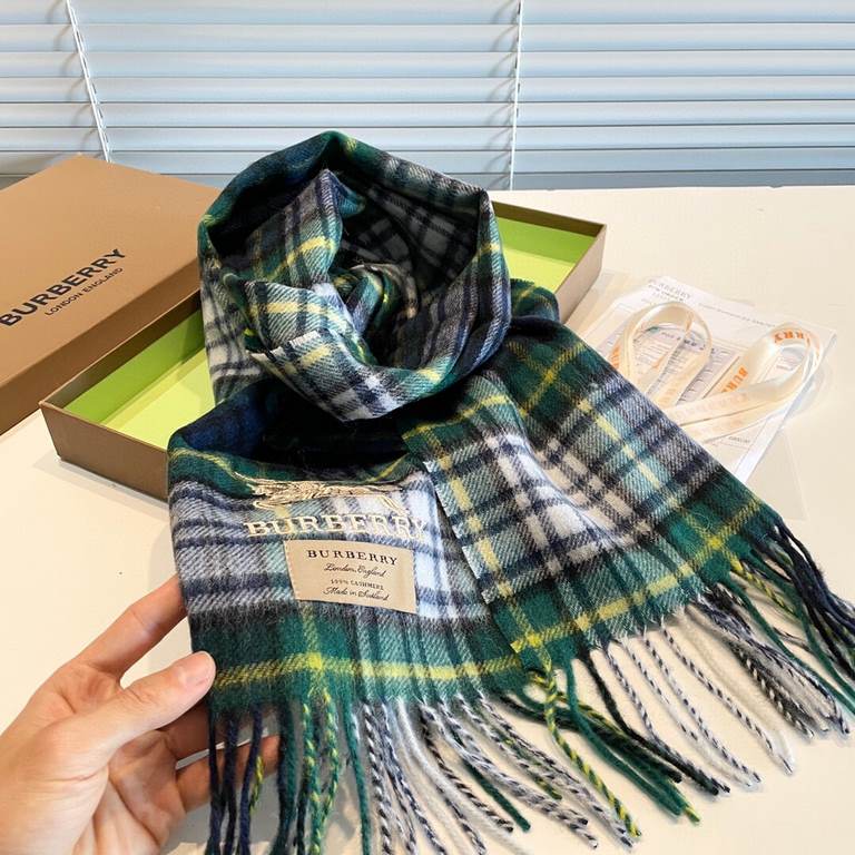 Men's and women's models are beautiful! Burberry Burberry British counter pure tail single! 2022 fall and winter order square cashmere temperament beauty essential models! In fact, the scarf has long ceased to be just a 