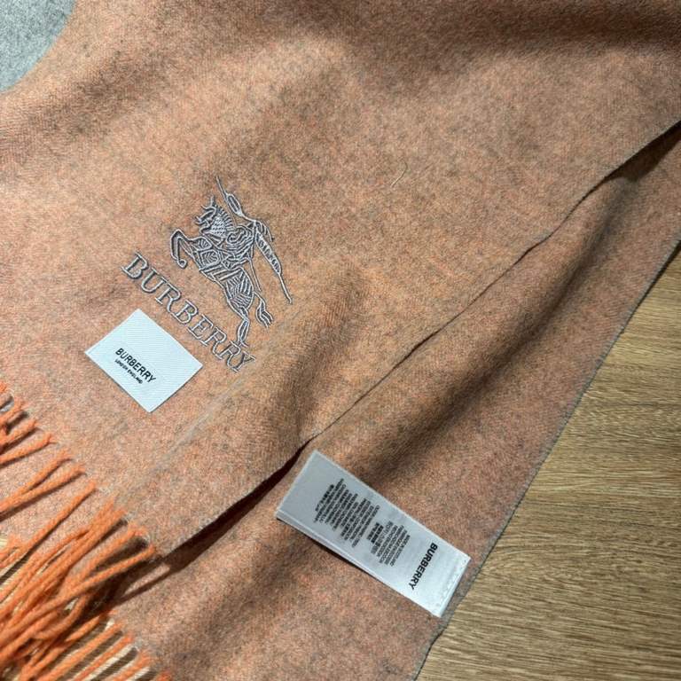 Barberry [Men's and Women's Scarves] Rage to keep for yourself, a rare high-end men's model! Family benefits! Burberry very positive men's scarf ~ fabric big love, very soft and delicate comfortable, light water ripple! 