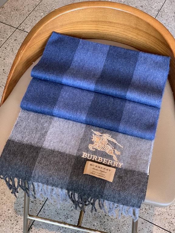 Price Burberry latest men's two-color pure cashmere scarf   our men's scarf and buy and cherish ~~~ men's models are really very few, only a few models a year, are export orders so it is more difficult to meet. Men's stu