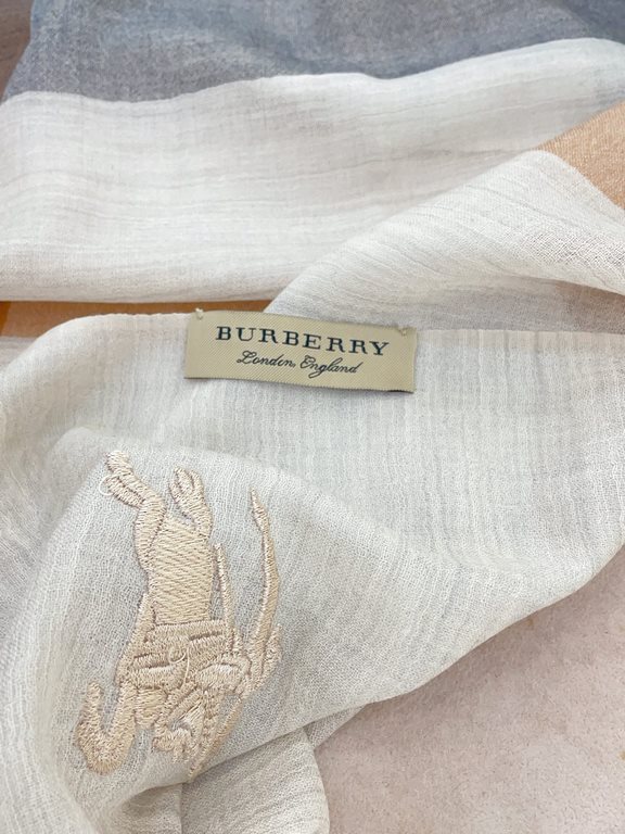 Early fall classic barber cashmere barber shawl. Soft touch, grid novelty, classic popular must-haves. Closed eyes know that this is burbeery's classic series of limited edition models. This quality you shop all over chi