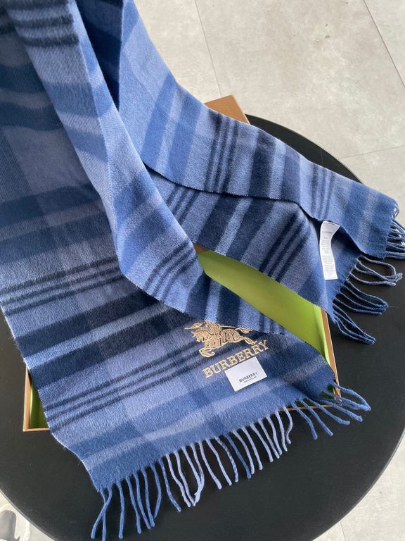 The Burberry Bur cashmere plaid looks crazy good, so stylish and glamorous!!!! Very svelte and stylish fallwinter piece! Really like it, very Classical men's design. Men's stuff less and more! ! 100% cashmere, the feel i