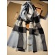 Bu. Boberly's most classic plaid model ~ grain clear fabric is excellent Nepalese cashmere raw materials. The touch is soft and delicate like a baby's skin. Scarf four sides scattered whiskers dynamic and energetic! On t