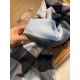 Bu. Boberly's most classic plaid model ~ grain clear fabric is excellent Nepalese cashmere raw materials. The touch is soft and delicate like a baby's skin. Scarf four sides scattered whiskers dynamic and energetic! On t