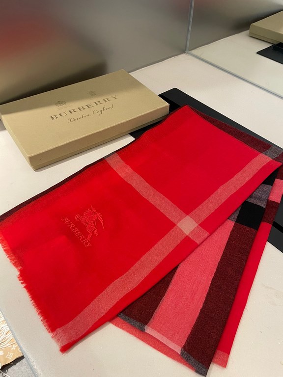 P Burberry genuine series goods exclusively for flagship store vip      top Scotland imported cashmere   incomparable noble elegance Intellectual style   concise atmospheric design   absolutely not Fancy style Ring velve