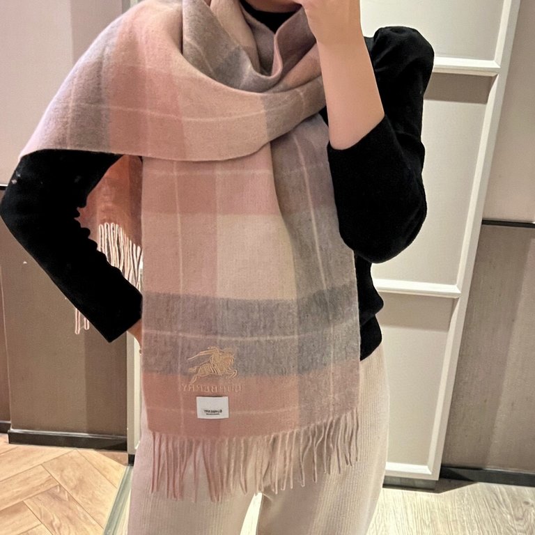 Price. Burberry - Burberry Reversible ScarfGood looking going crazy, so stylish and glamorous Very svelte and stylish fallwinter piece! I really like it, very Classical men's design  100% lamb's wool, feel really absolut