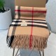 Price Heavy recommended   [top foreign single]   fire N years of the classic grid, when the trend of people have several Burberry scarves in the closet, a small scarf its role can not be underestimated, it is absolutely 