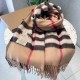 Price Heavy recommended   [top foreign single]   fire N years of the classic grid, when the trend of people have several Burberry scarves in the closet, a small scarf its role can not be underestimated, it is absolutely 