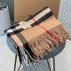 Price Heavy recommended   [top foreign single]   fire N years of the classic grid, when the trend of people have several Burberry scarves in the closet, a small scarf its role can not be underestimated, it is absolutely 