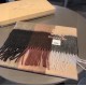 Burberry men's and women's scarves, the style is very masculine, is classic and generous  The fabric used is a guest lamb's wool, delicate softness are very good, very beautiful. The upper body effect is unbeatable good-