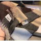 Burberry men's and women's scarves, the style is very masculine, is classic and generous  The fabric used is a guest lamb's wool, delicate softness are very good, very beautiful. The upper body effect is unbeatable good-