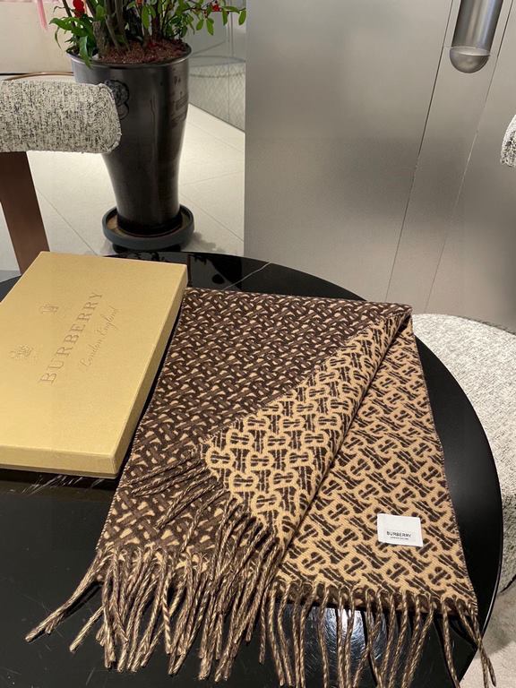 Burberry latest TB series cashmere scarf, unisex models, must must must must collect! The most fluffy quality pro mom price for the benefit of the earth ~ teach you to recognize good goods, exclusive top, no one!!!! Extr