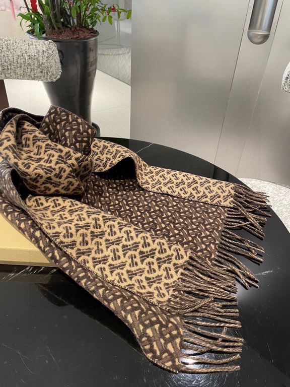 Burberry latest TB series cashmere scarf, unisex models, must must must must collect! The most fluffy quality pro mom price for the benefit of the earth ~ teach you to recognize good goods, exclusive top, no one!!!! Extr