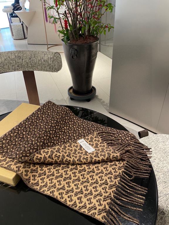 Burberry latest TB series cashmere scarf, unisex models, must must must must collect! The most fluffy quality pro mom price for the benefit of the earth ~ teach you to recognize good goods, exclusive top, no one!!!! Extr