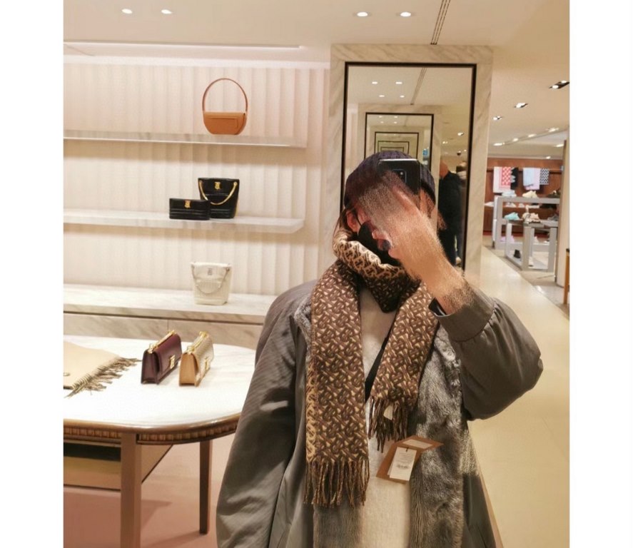 Burberry latest TB series cashmere scarf, unisex models, must must must must collect! The most fluffy quality pro mom price for the benefit of the earth ~ teach you to recognize good goods, exclusive top, no one!!!! Extr