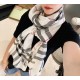 Heavyweight recommended   [top foreign single]   fire N years of the classic grid, when the trend of people have several Burberry scarves in the closet, a small scarf its role can not be underestimated, it is absolutely 