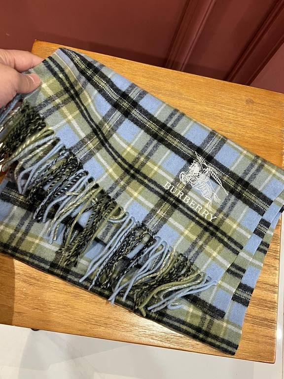 Burberry burberry counter grade classic cashmere plaid scarf! The true fragrance series must be recommended! Counter the latest quality, the current counter are replaced with pure handmade four corners sewing white label