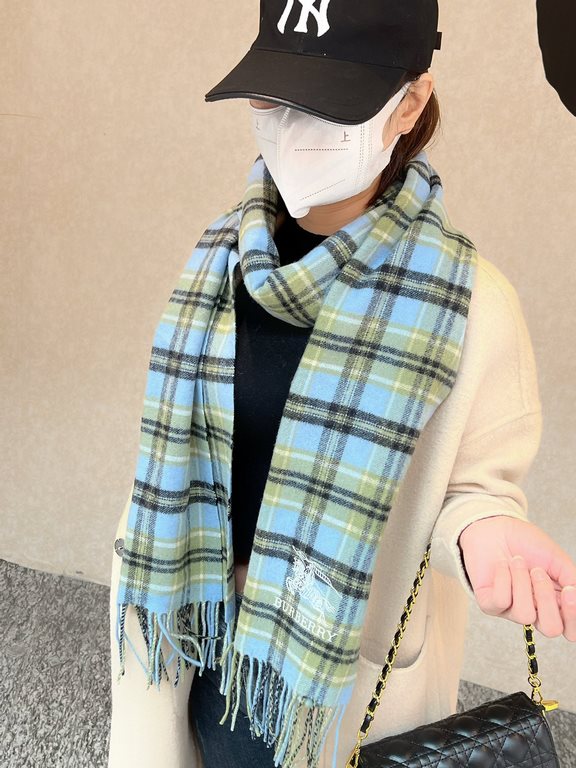 Burberry burberry counter grade classic cashmere plaid scarf! The true fragrance series must be recommended! Counter the latest quality, the current counter are replaced with pure handmade four corners sewing white label