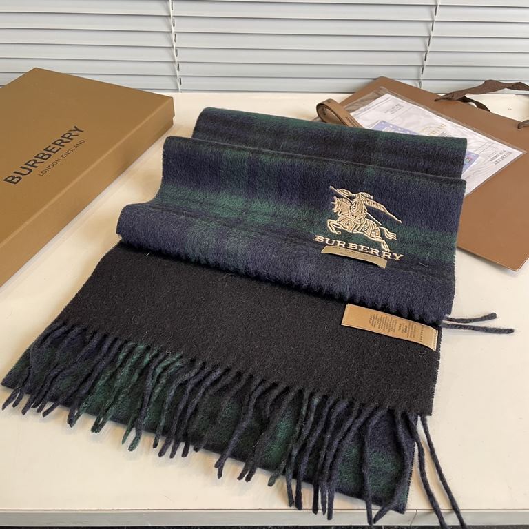 Burberry arrived the attention of the war horse embroidery standard new color all the latest official website color, the highest quality of young designers launched the latest concept, with the tonal yarn dyeing and then