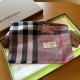 Burberry Burberry ultra-thin plaid shawl spot seconds closet essential classic models VIP recommended!!!! Early fall classic barber cashmere barber shawl. Natural folds design style, soft touch, grid type novelty, classi