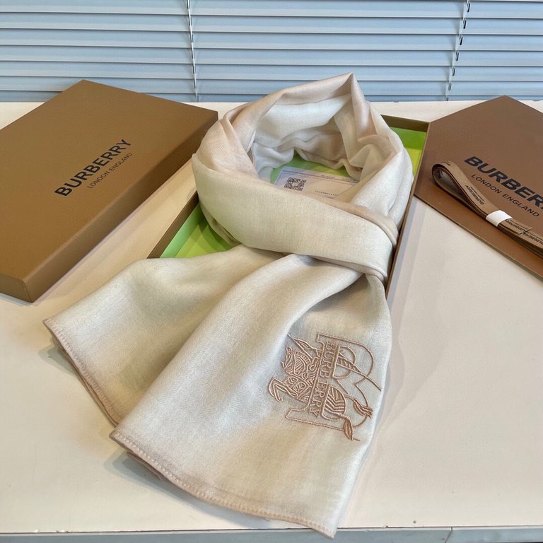 Burberry Burberry classic counter models, counter synchronization ultra-thin cashmere plaid shawl spot seconds Closet essential classic models VIP recommended!!!! Early fall classic barber cashmere barber shawl. Soft tou