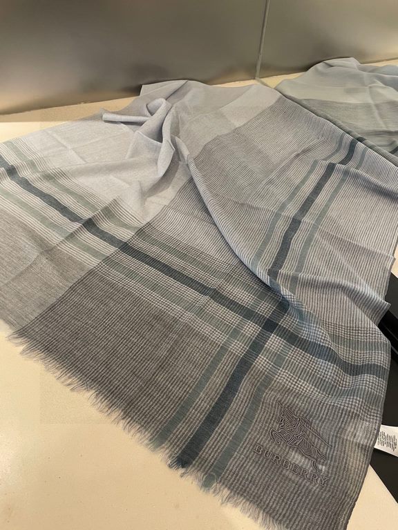 Highly recommended!!! Premium cozy chic vibe, take it if you believe me! This soft scarf from Burberry that touches the heart, inimitable color and temperament!!!! Scarf light and shadow will also have a very beautiful s