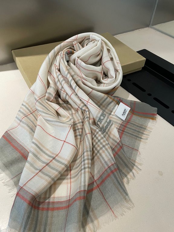 Highly recommended!!! Premium cozy chic vibe, take it if you believe me! This soft scarf from Burberry that touches the heart, inimitable color and temperament!!!! Scarf light and shadow will also have a very beautiful s