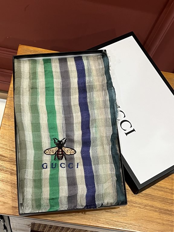 GUCCI latest color system.Really very high-end low-key luxury, very delicate and aesthetic design, such as pearl-like elegant temperament   from the women will love Burberry Again, beauty out of the sky ah    comes with 