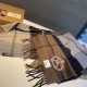 Burberry - Burberry's new heavyweight water ripple cashmere scarf   This year, our men's models are really high-end Level, heavyweight superb   proper family benefits   few and far between in the men's models, Burberry's