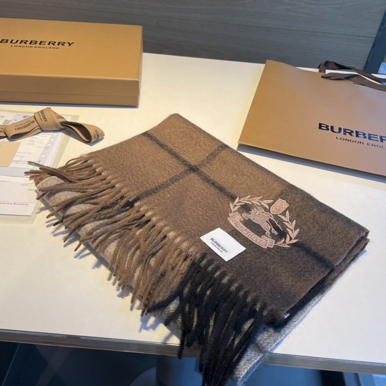 Burberry - Burberry's new heavyweight water ripple cashmere scarf   This year, our men's models are really high-end Level, heavyweight superb   proper family benefits   few and far between in the men's models, Burberry's