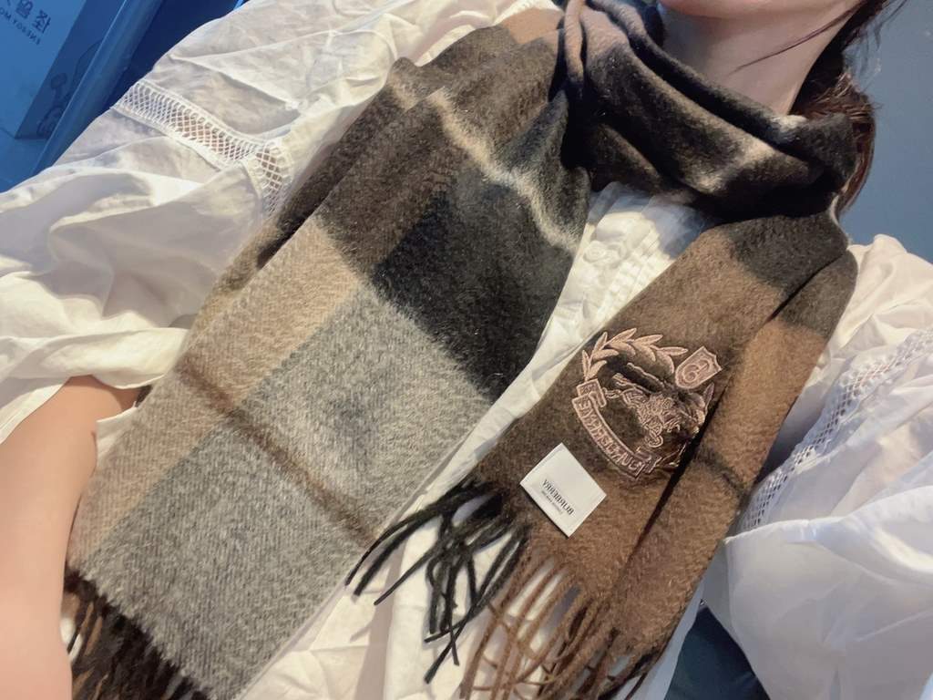 Burberry - Burberry's new heavyweight water ripple cashmere scarf   This year, our men's models are really high-end Level, heavyweight superb   proper family benefits   few and far between in the men's models, Burberry's