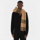 priceExplosive   Burberry [B hooded plaid scarf] a variety of good-looking, known as Burberry this year's most beautiful models, unisex models, the most classic plaid hooded scarf, the choice of wool and cashmere blended