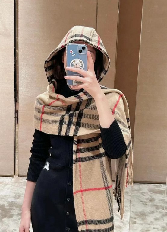 priceExplosive   Burberry [B hooded plaid scarf] a variety of good-looking, known as Burberry this year's most beautiful models, unisex models, the most classic plaid hooded scarf, the choice of wool and cashmere blended