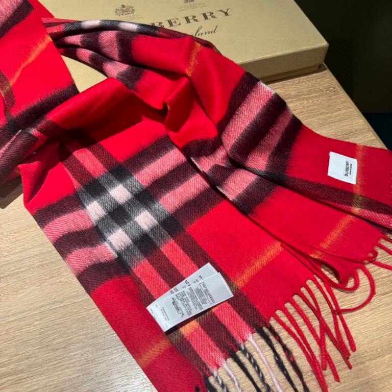 (children's model) burberry. counter classic model parent-child model! Baja 100 years classic small plaid! This price is a real bargain! Not those on the market zhajian brown imitation wool material! Quality feel first-c