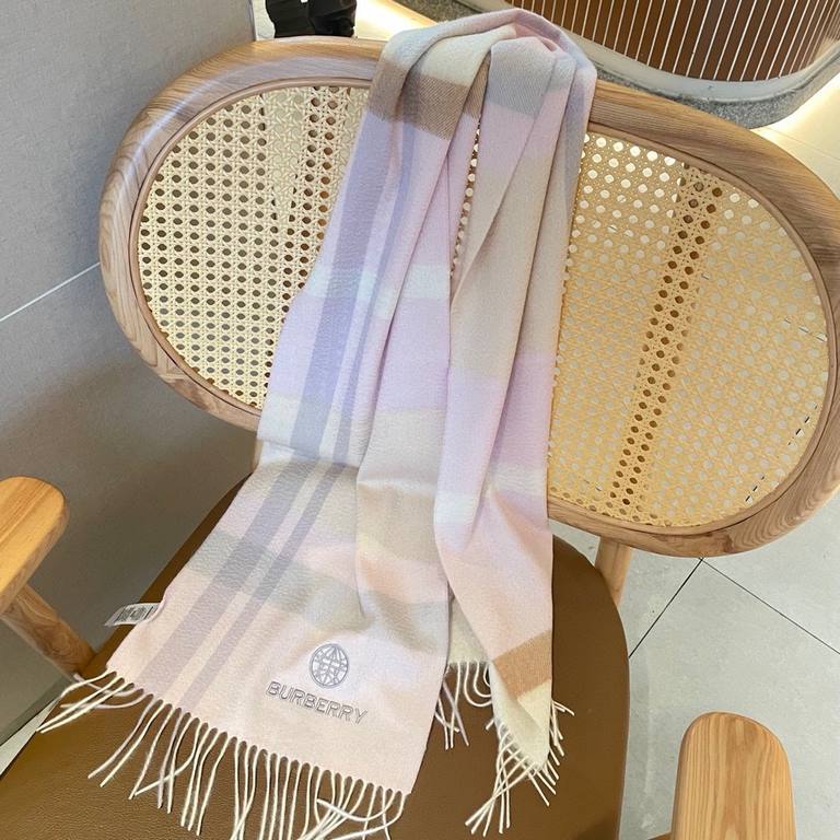 Price  Burberry - Burberry new heavyweight water wave pattern cashmere scarf   beautiful couple models, really high-end Level, heavyweight superb   proper family members welfare   our quality is really absolute, or the p