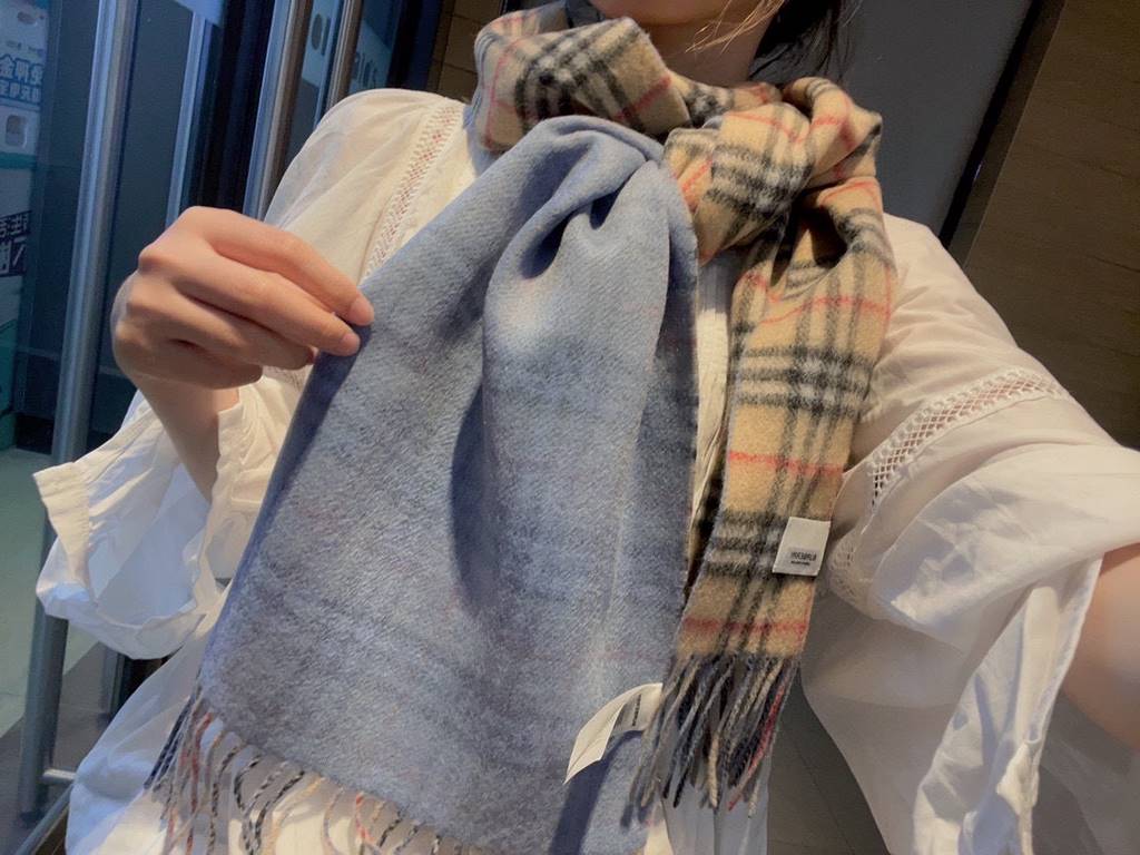 B Family. Double-sided cashmere scarf] BURBERRY! The latest hot scarf of the year! Top quality [high-end digital airbrush] 180  30cm, double-sided scarf available on both sides of a equal to two Oh ～ each side is very go