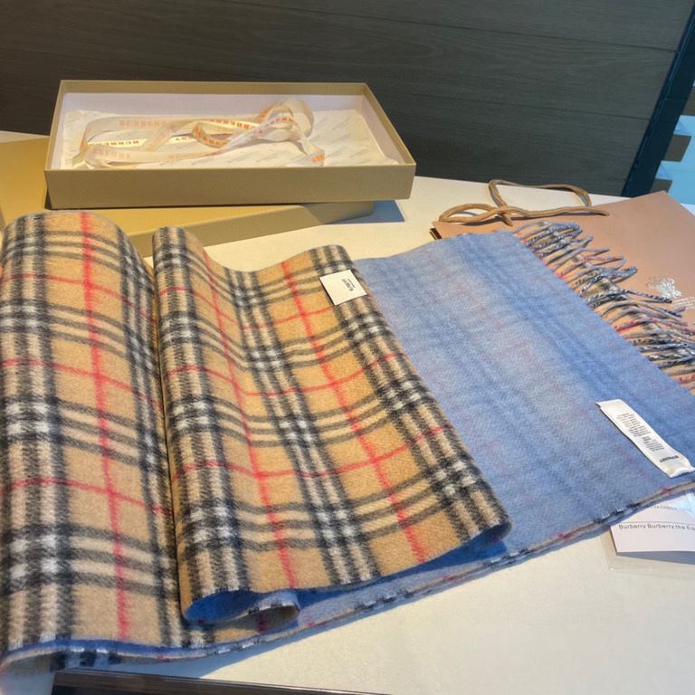 B Family. Double-sided cashmere scarf] BURBERRY! The latest hot scarf of the year! Top quality [high-end digital airbrush] 180  30cm, double-sided scarf available on both sides of a equal to two Oh ～ each side is very go