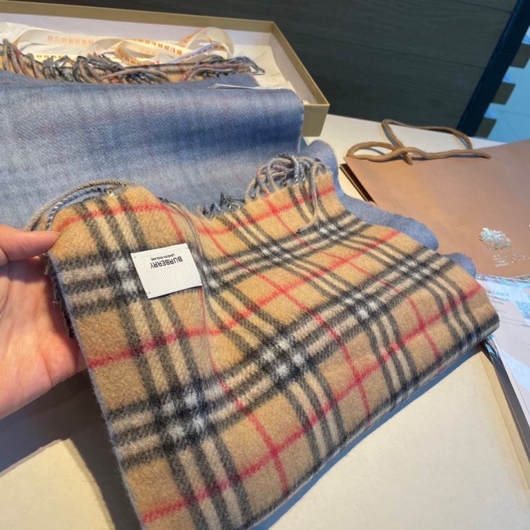 B Family. Double-sided cashmere scarf] BURBERRY! The latest hot scarf of the year! Top quality [high-end digital airbrush] 180  30cm, double-sided scarf available on both sides of a equal to two Oh ～ each side is very go